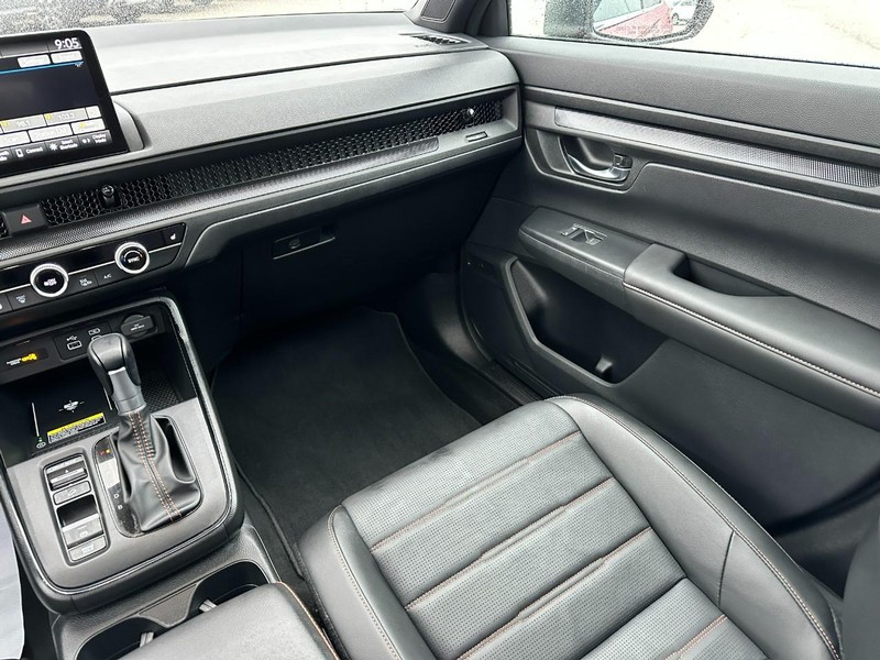 Honda CR-V Hybrid Vehicle Full-screen Gallery Image 16