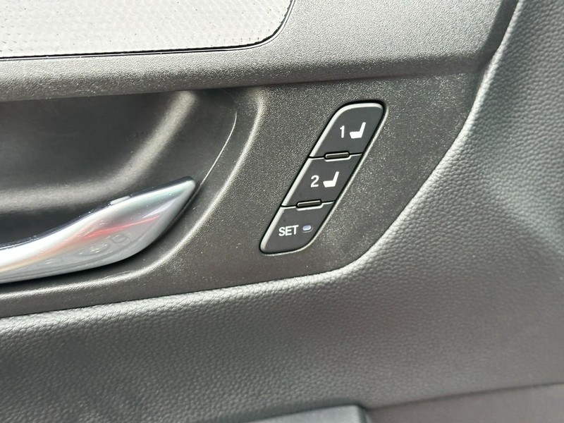 Honda CR-V Hybrid Vehicle Full-screen Gallery Image 18