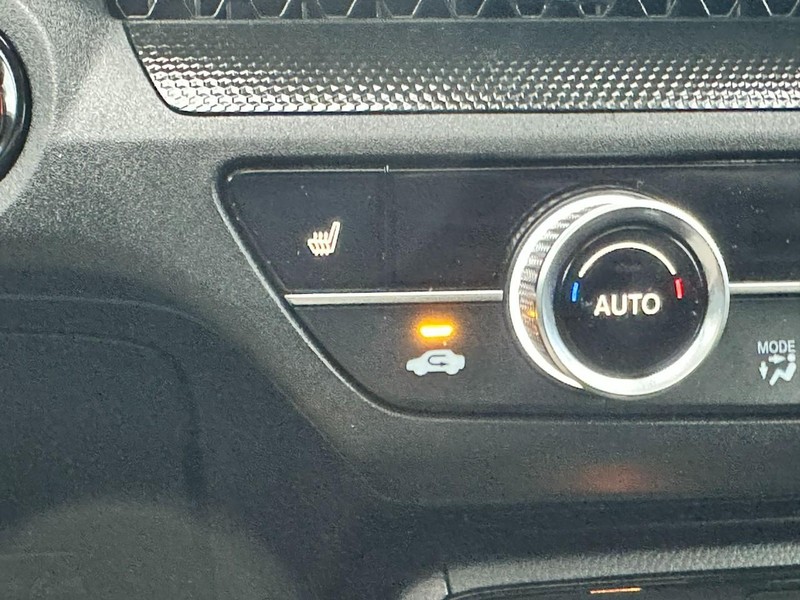 Honda CR-V Hybrid Vehicle Full-screen Gallery Image 23