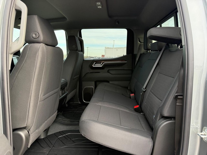 Chevrolet Silverado 1500 Vehicle Full-screen Gallery Image 5