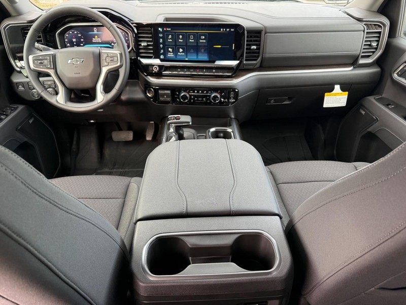 Chevrolet Silverado 1500 Vehicle Full-screen Gallery Image 6