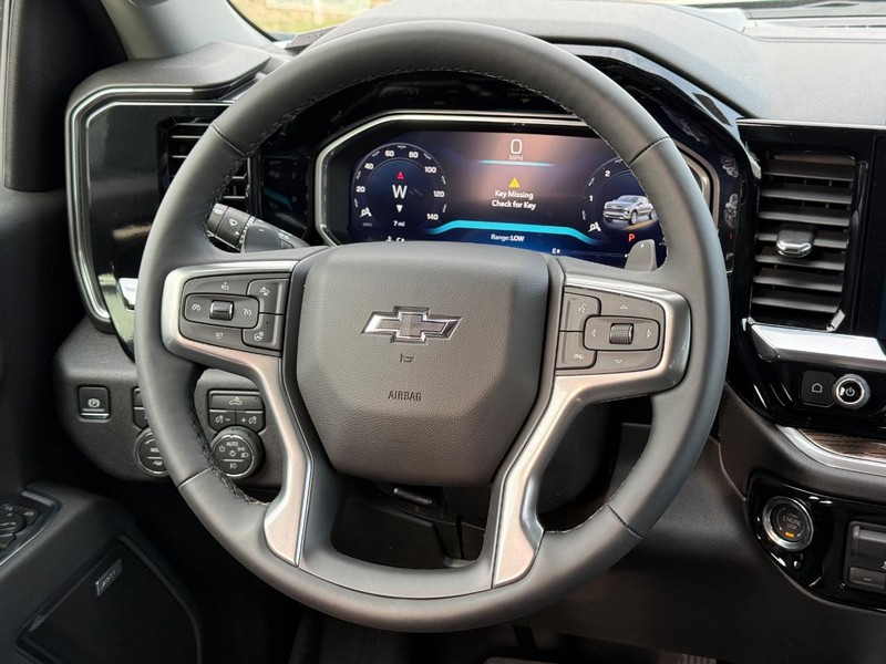 Chevrolet Silverado 1500 Vehicle Full-screen Gallery Image 7