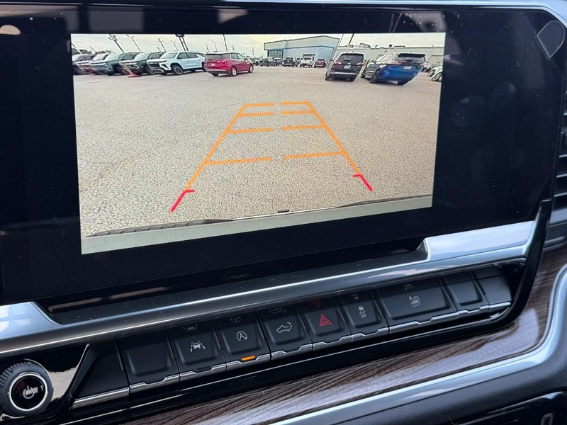 Chevrolet Silverado 1500 Vehicle Full-screen Gallery Image 11