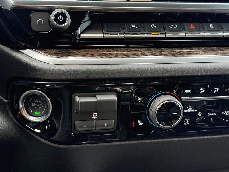 Chevrolet Silverado 1500 Vehicle Full-screen Gallery Image 12