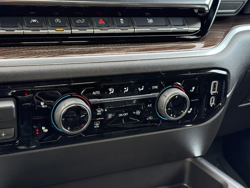 Chevrolet Silverado 1500 Vehicle Full-screen Gallery Image 13