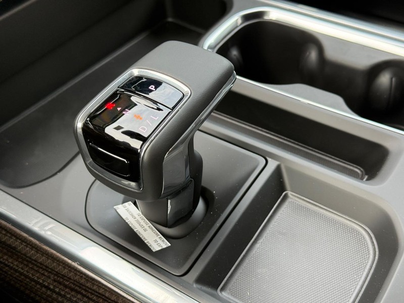 Chevrolet Silverado 1500 Vehicle Full-screen Gallery Image 14