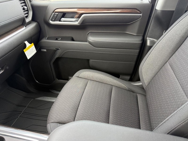 Chevrolet Silverado 1500 Vehicle Full-screen Gallery Image 15