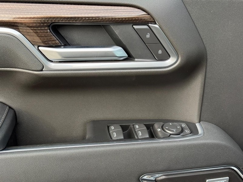 Chevrolet Silverado 1500 Vehicle Full-screen Gallery Image 18