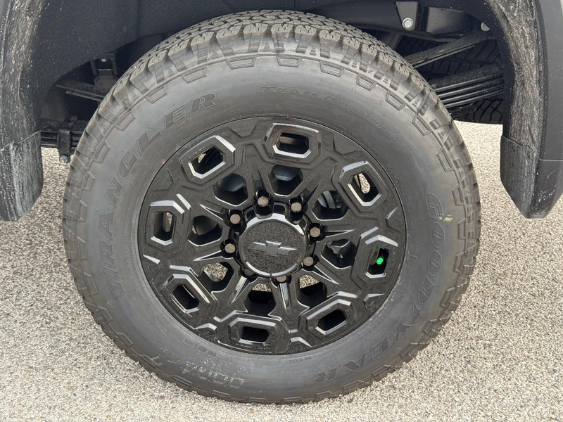 Chevrolet Silverado 3500HD Vehicle Full-screen Gallery Image 4