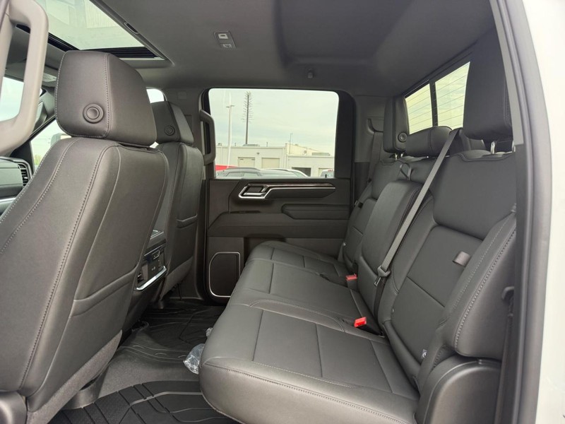 Chevrolet Silverado 3500HD Vehicle Full-screen Gallery Image 5