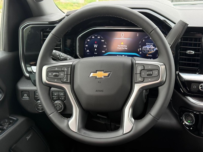 Chevrolet Silverado 3500HD Vehicle Full-screen Gallery Image 9