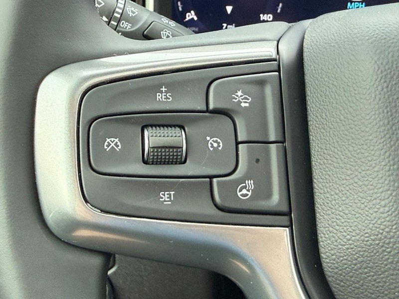 Chevrolet Silverado 3500HD Vehicle Full-screen Gallery Image 10