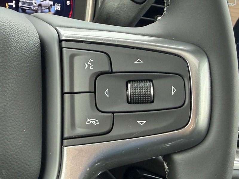 Chevrolet Silverado 3500HD Vehicle Full-screen Gallery Image 11