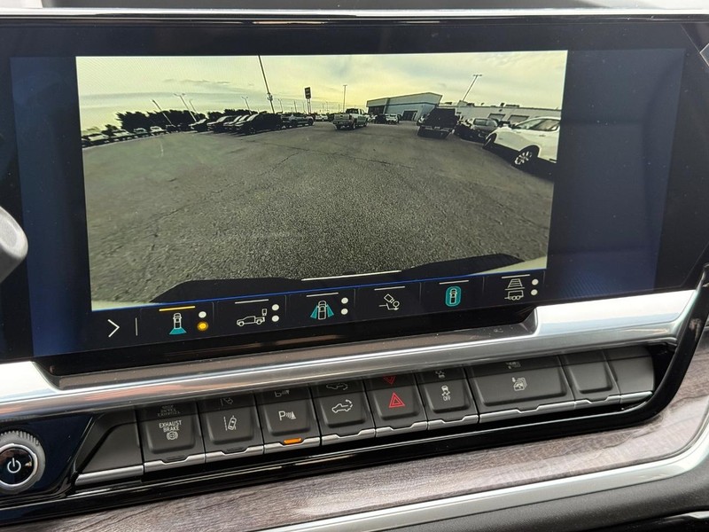 Chevrolet Silverado 3500HD Vehicle Full-screen Gallery Image 13