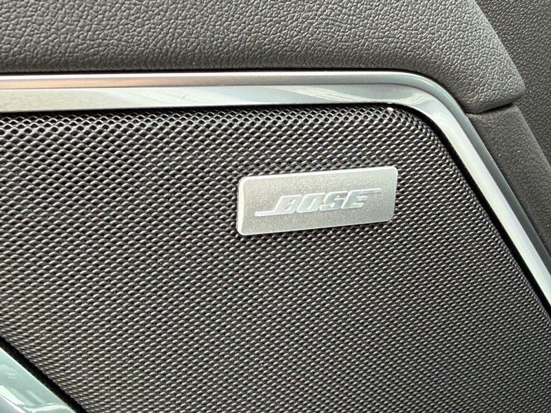 Chevrolet Silverado 3500HD Vehicle Full-screen Gallery Image 18