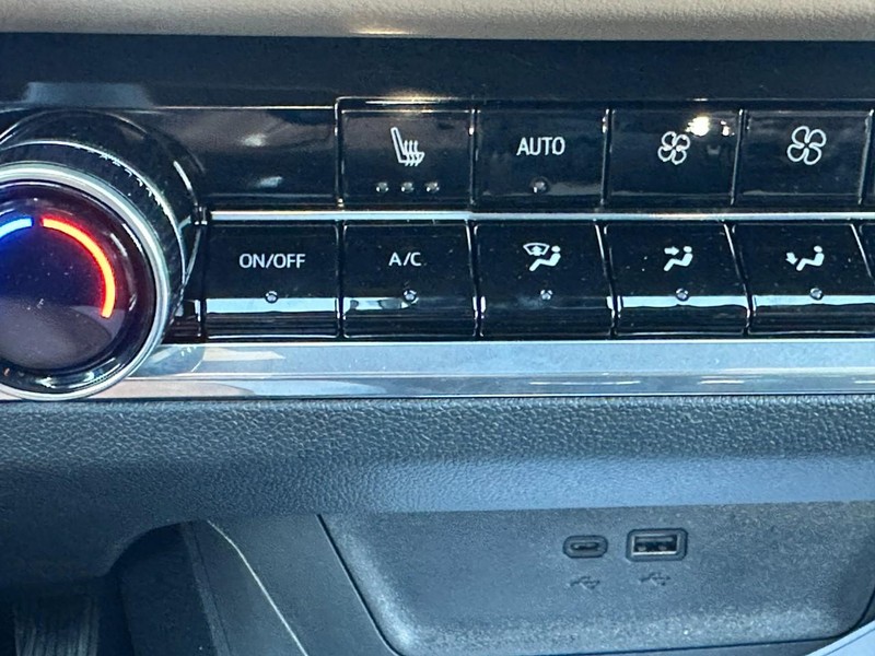 Chevrolet Equinox Vehicle Full-screen Gallery Image 13