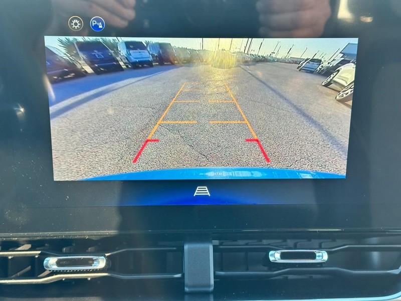 Chevrolet Equinox Vehicle Full-screen Gallery Image 14