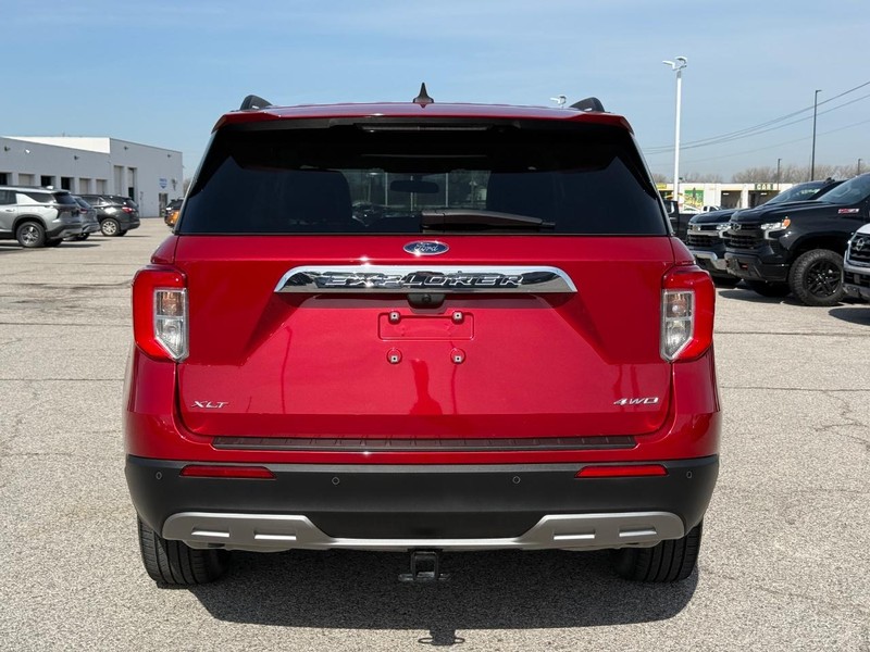 Ford Explorer Vehicle Full-screen Gallery Image 4
