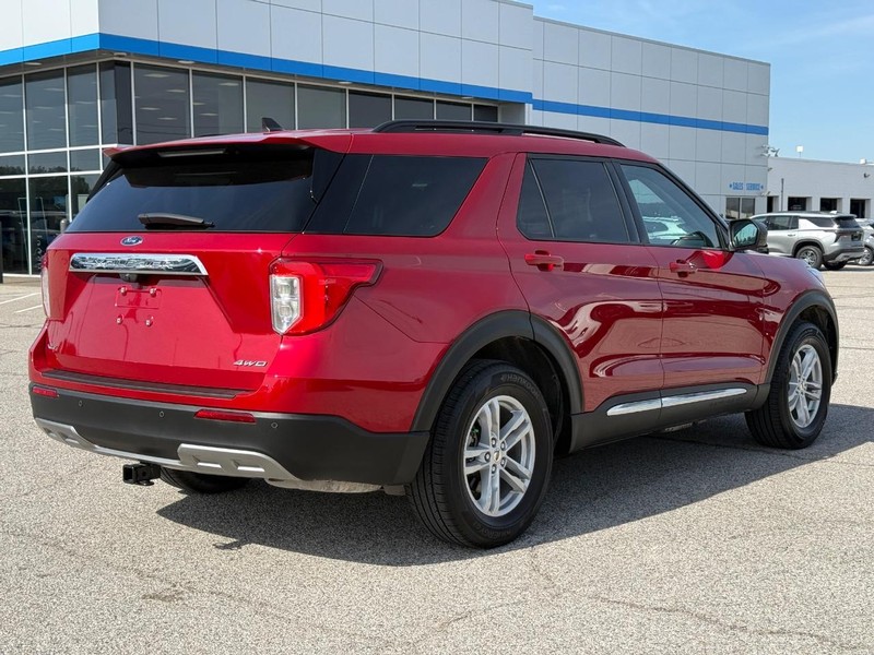 Ford Explorer Vehicle Full-screen Gallery Image 5