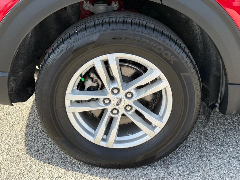 Ford Explorer Vehicle Full-screen Gallery Image 6