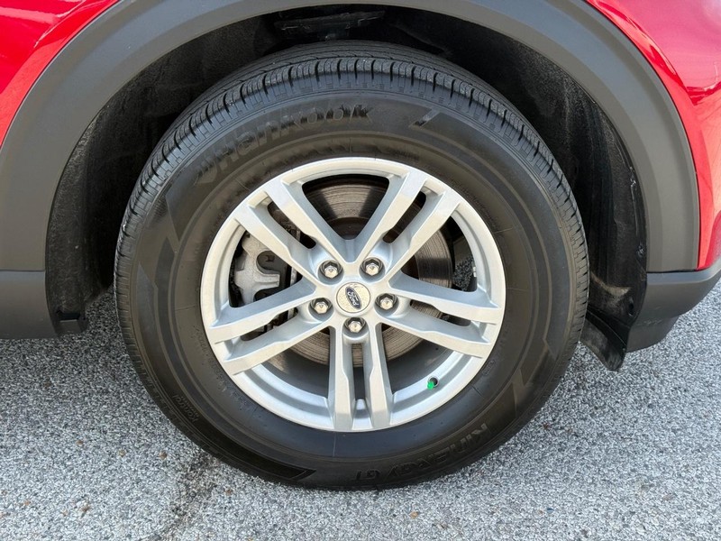 Ford Explorer Vehicle Full-screen Gallery Image 8