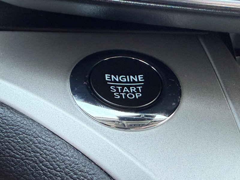 Ford Explorer Vehicle Full-screen Gallery Image 17