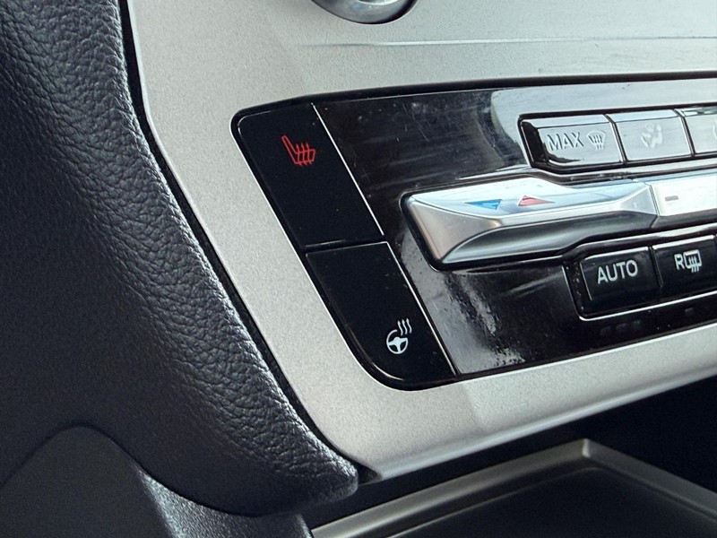 Ford Explorer Vehicle Full-screen Gallery Image 21