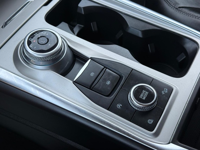 Ford Explorer Vehicle Full-screen Gallery Image 22