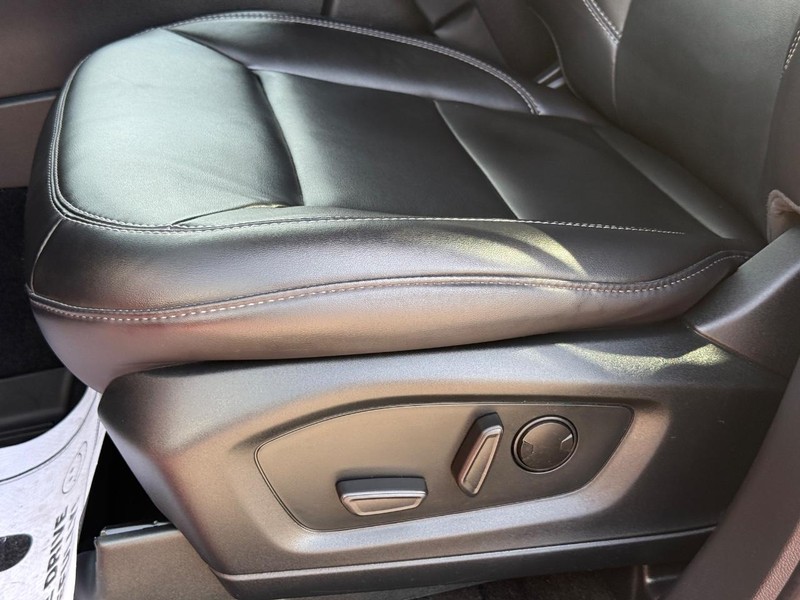 Ford Explorer Vehicle Full-screen Gallery Image 27