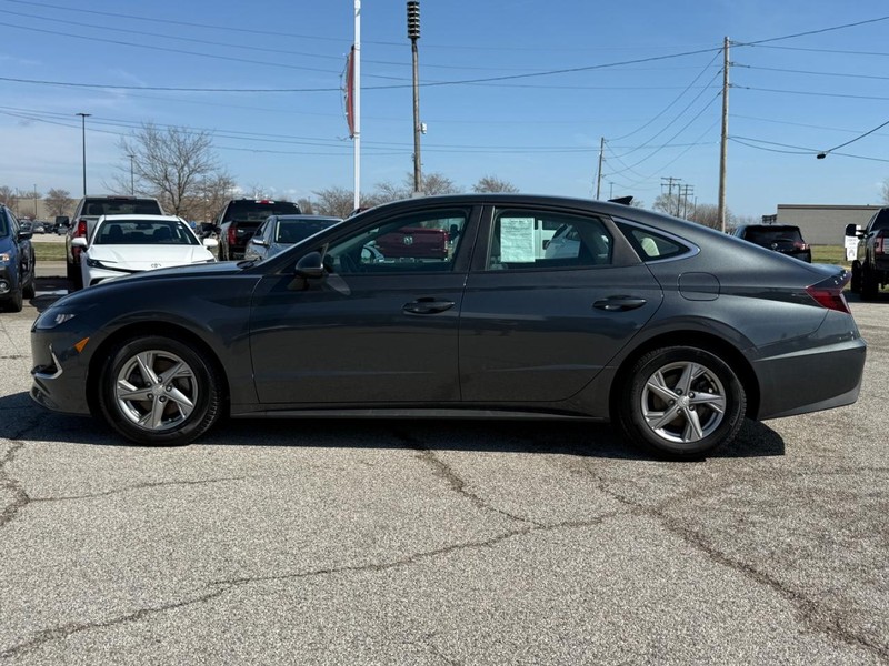 Hyundai Sonata Vehicle Full-screen Gallery Image 2