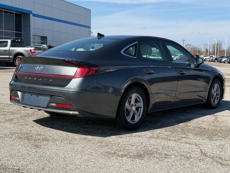 Hyundai Sonata Vehicle Full-screen Gallery Image 5