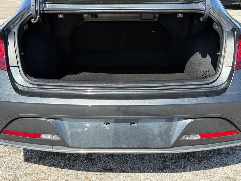 Hyundai Sonata Vehicle Full-screen Gallery Image 6