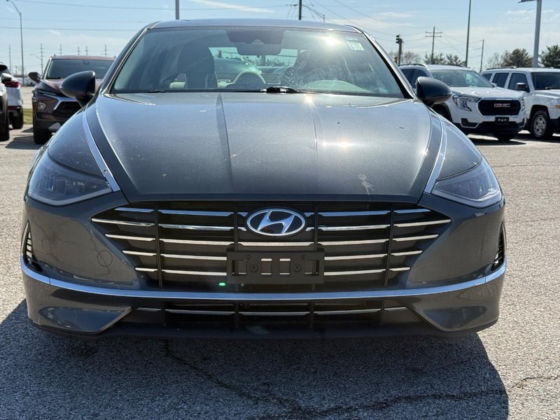 Hyundai Sonata Vehicle Full-screen Gallery Image 9