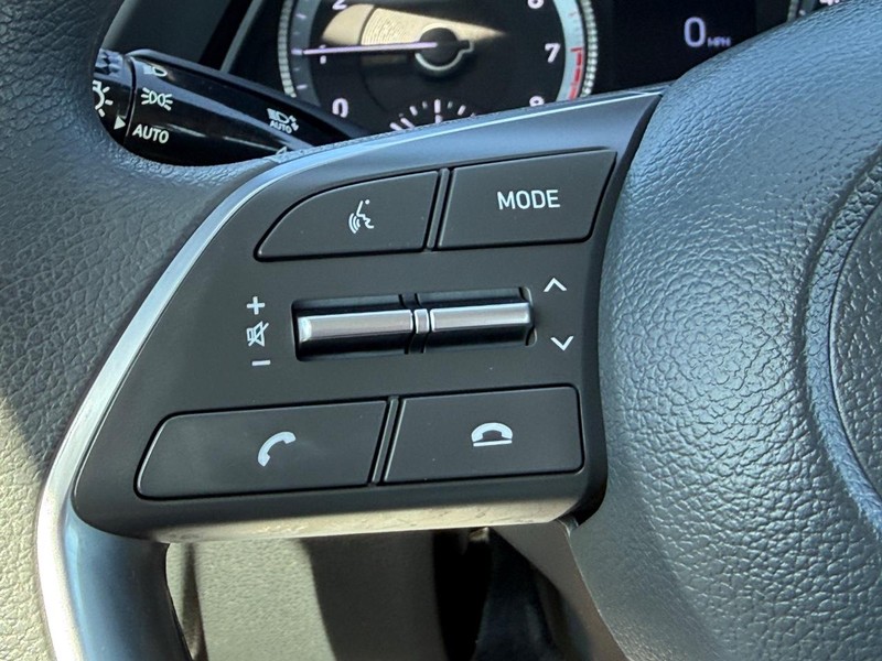 Hyundai Sonata Vehicle Full-screen Gallery Image 13