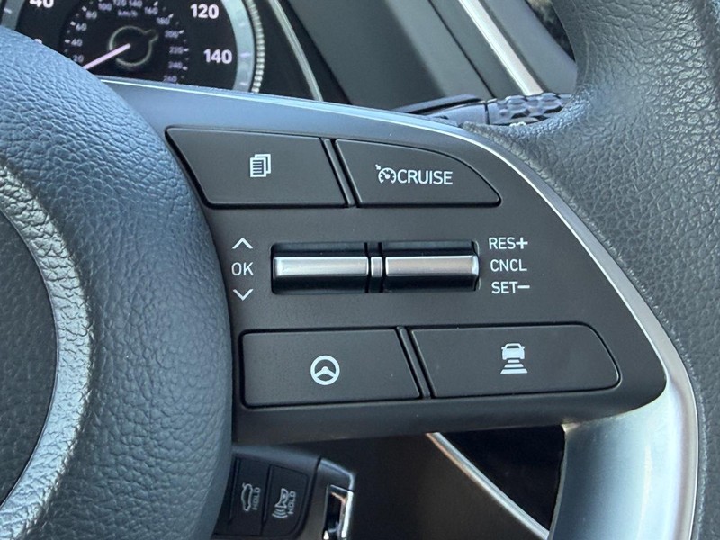 Hyundai Sonata Vehicle Full-screen Gallery Image 14