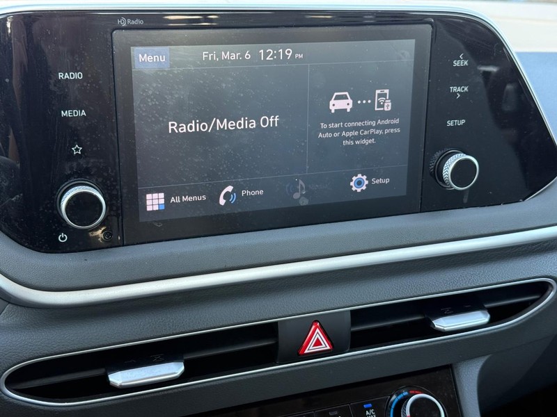 Hyundai Sonata Vehicle Full-screen Gallery Image 15