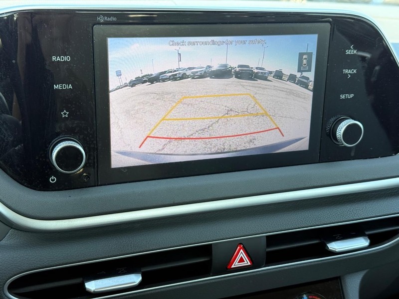 Hyundai Sonata Vehicle Full-screen Gallery Image 16