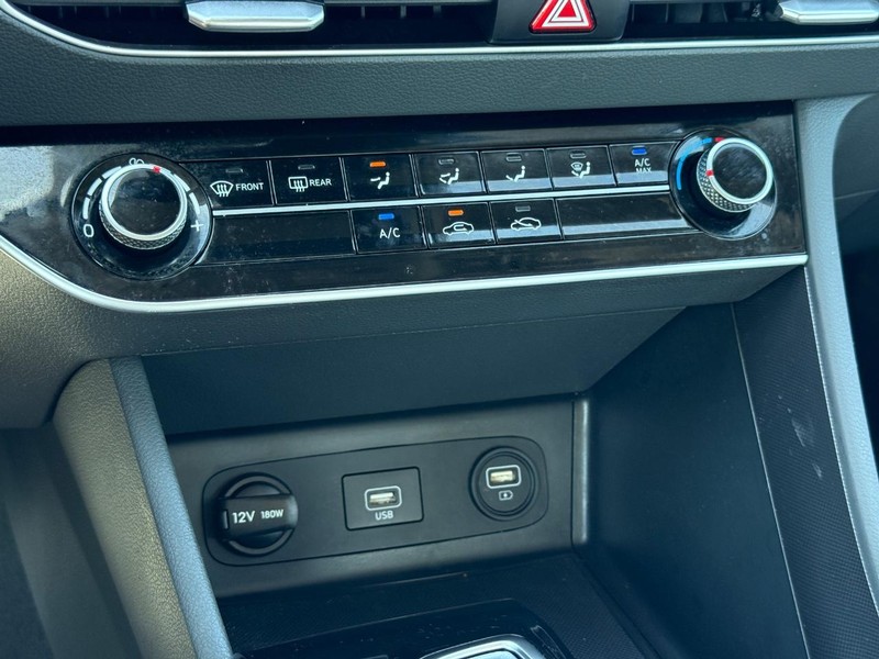 Hyundai Sonata Vehicle Full-screen Gallery Image 17