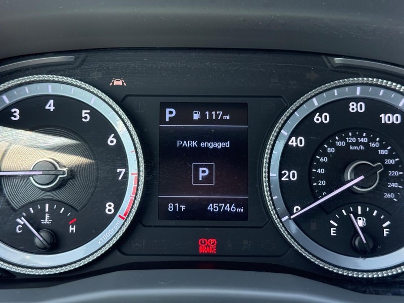 Hyundai Sonata Vehicle Full-screen Gallery Image 20