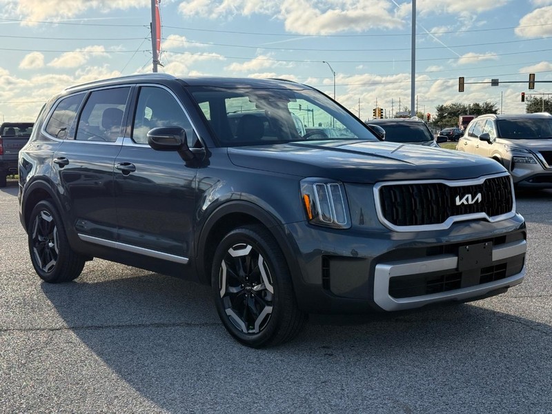 Kia Telluride Vehicle Full-screen Gallery Image 8