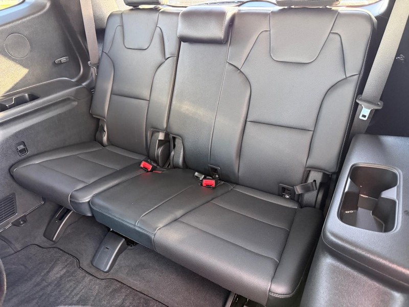 Kia Telluride Vehicle Full-screen Gallery Image 10