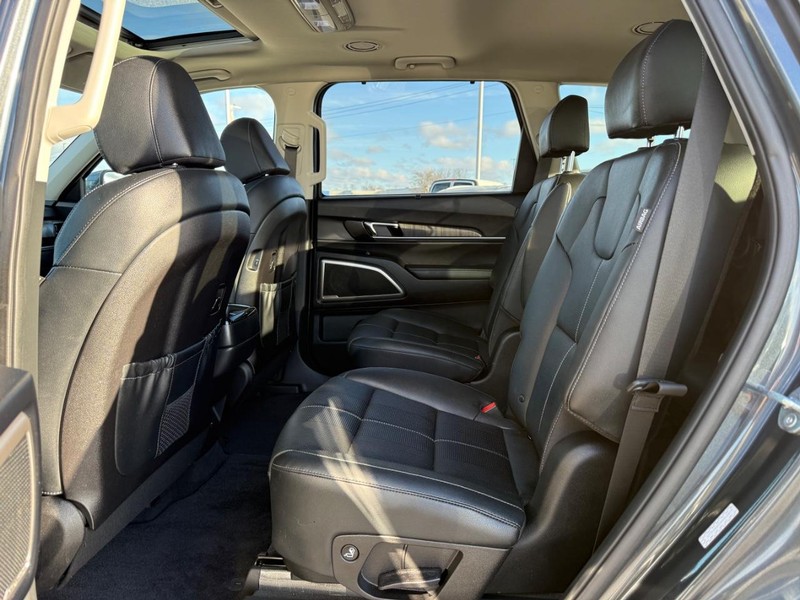 Kia Telluride Vehicle Full-screen Gallery Image 11