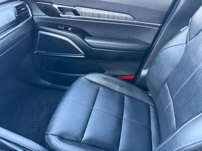 Kia Telluride Vehicle Full-screen Gallery Image 24