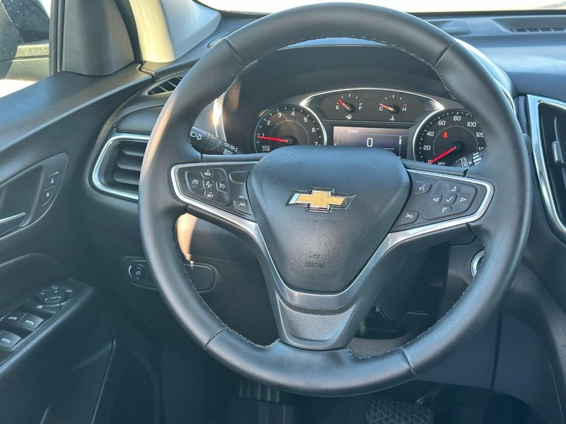Chevrolet Equinox Vehicle Full-screen Gallery Image 11