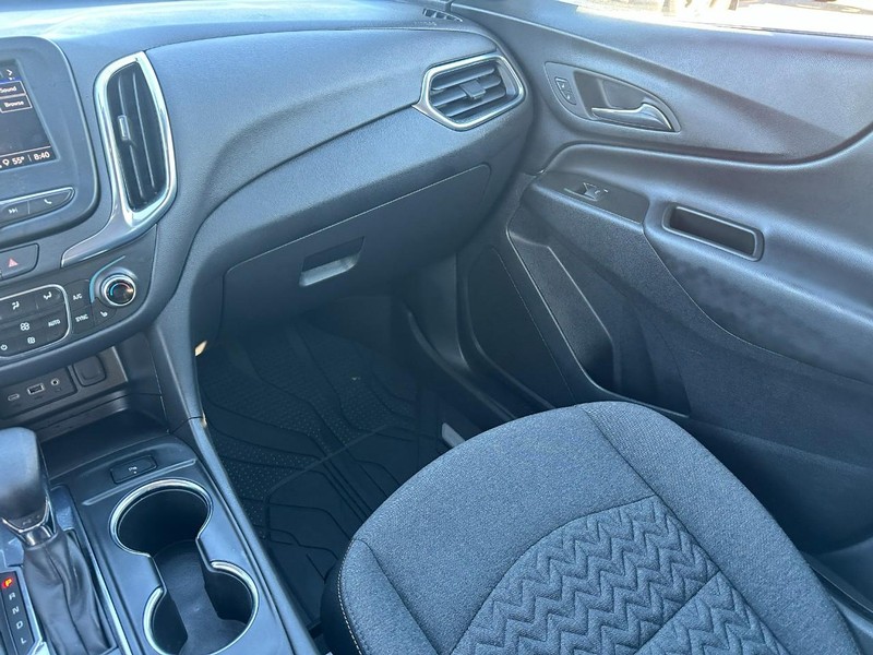 Chevrolet Equinox Vehicle Full-screen Gallery Image 14