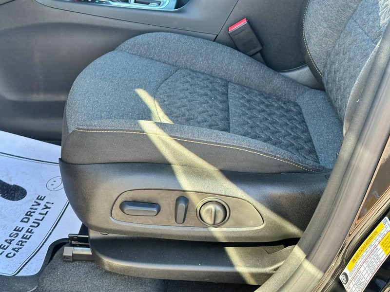 Chevrolet Equinox Vehicle Full-screen Gallery Image 16