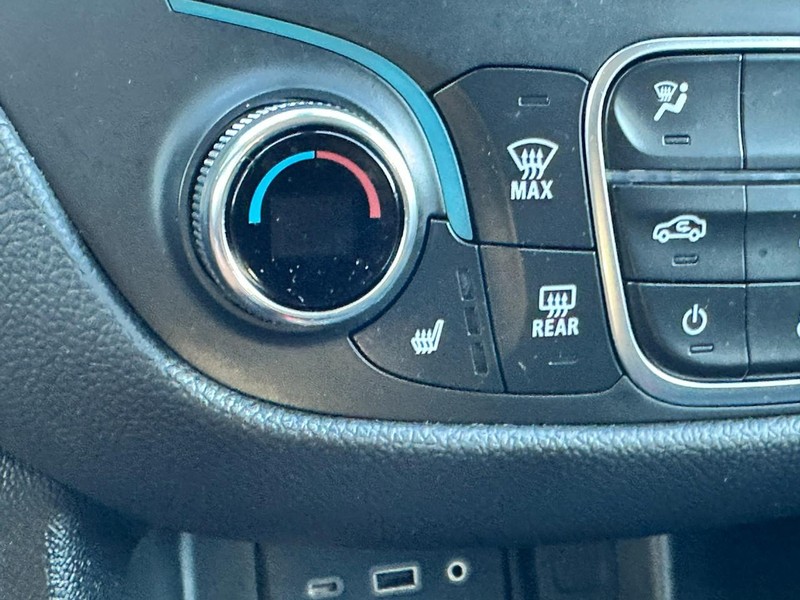 Chevrolet Equinox Vehicle Full-screen Gallery Image 20