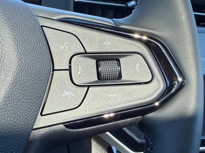 Chevrolet Bolt Vehicle Full-screen Gallery Image 10