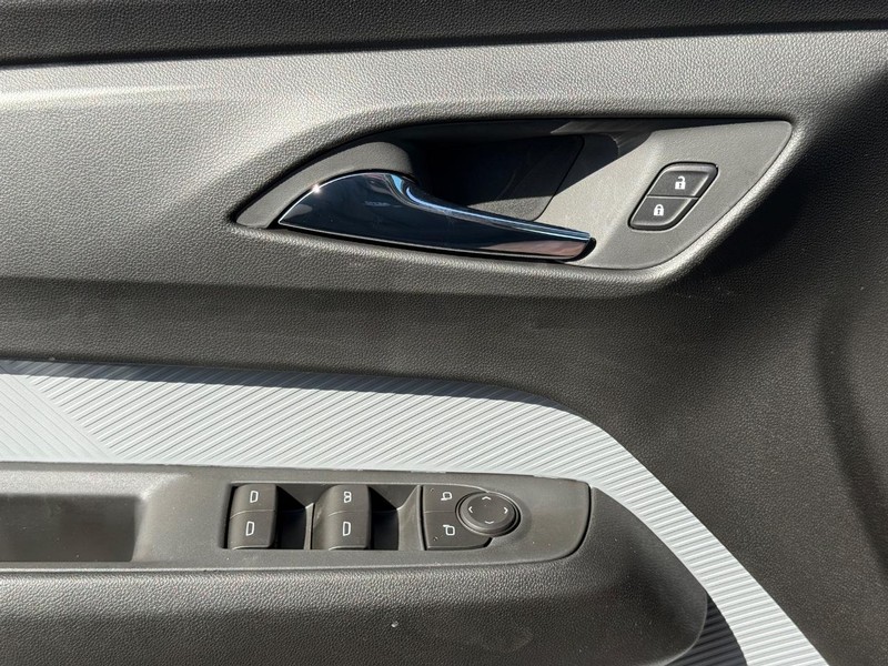 Chevrolet Bolt Vehicle Full-screen Gallery Image 15