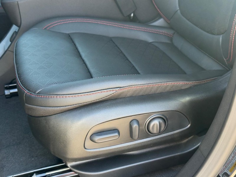 Chevrolet Bolt Vehicle Full-screen Gallery Image 16